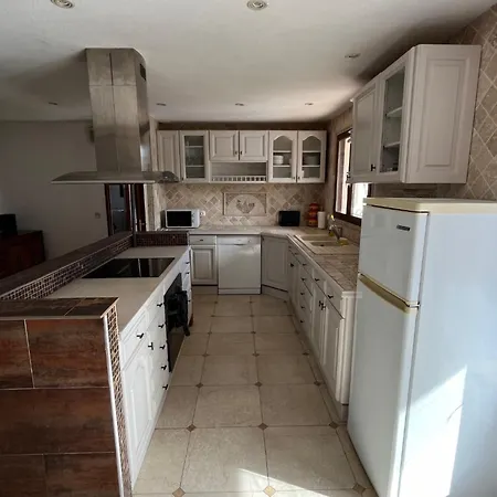 Maison Avec Grand Jardin - Cando וילה